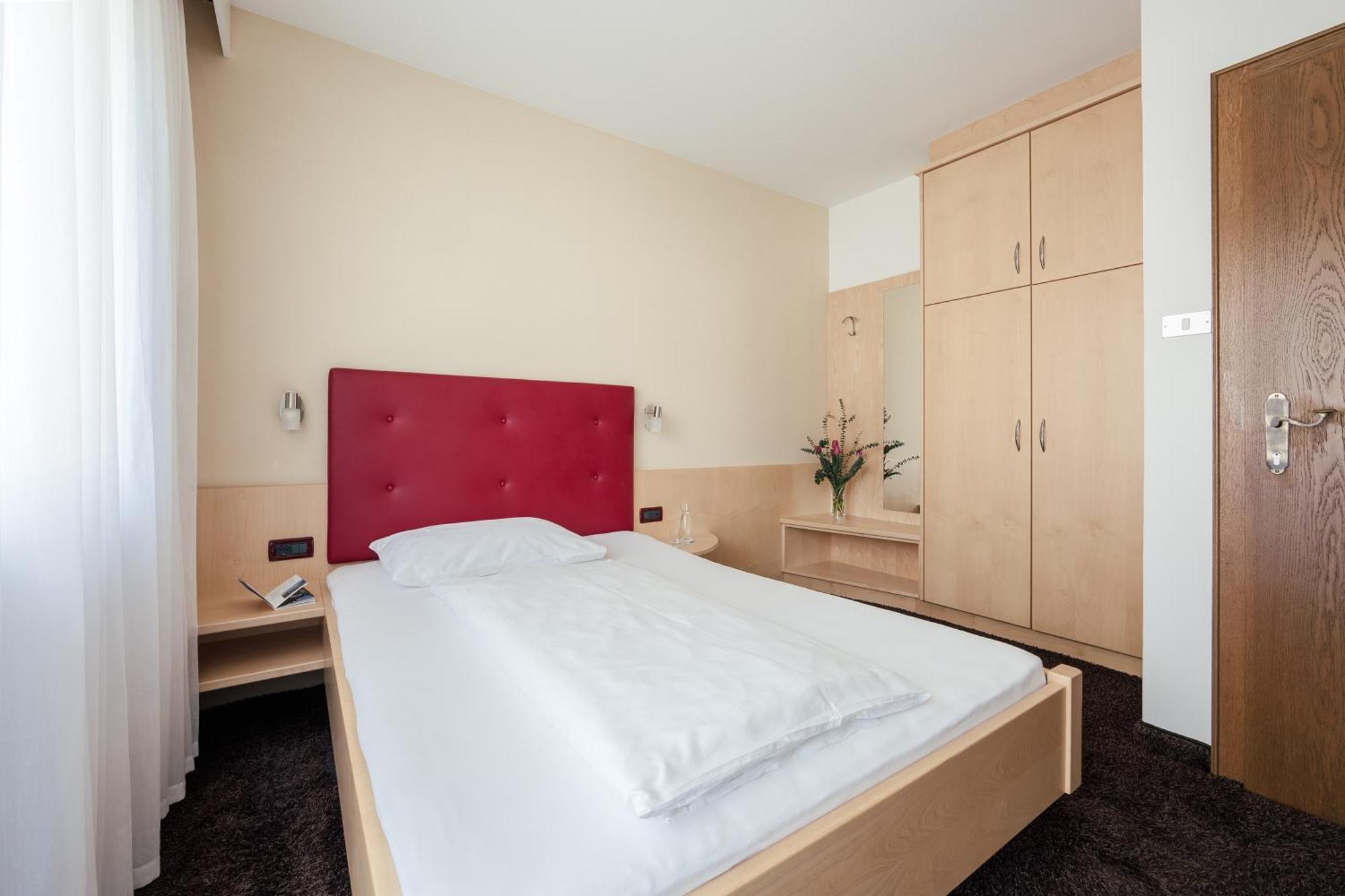 Hotel Garni Sirmian ميرانو المظهر الخارجي الصورة